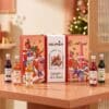 Monin Adventskalender 2026 im weihnachtlichen Wohnzimmer mit Christbaum