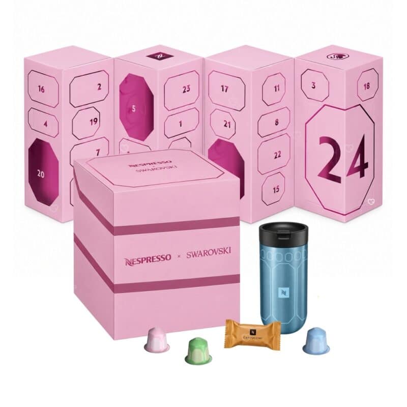 Geöffneter Nespresso Original Adventskalender 2026 mit den 24 Türchen des Kaffeekalenders