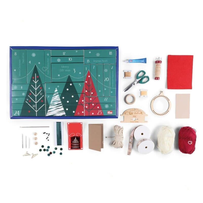 Rueckseite des Prym DIY Adventskalenders 2026 mit Projektuebersicht
