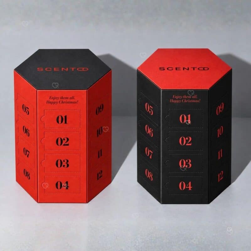 Scento Adventskalender 2026 beide Editionen für sie und für ihn nebeneinander vor grauem Hintergrund