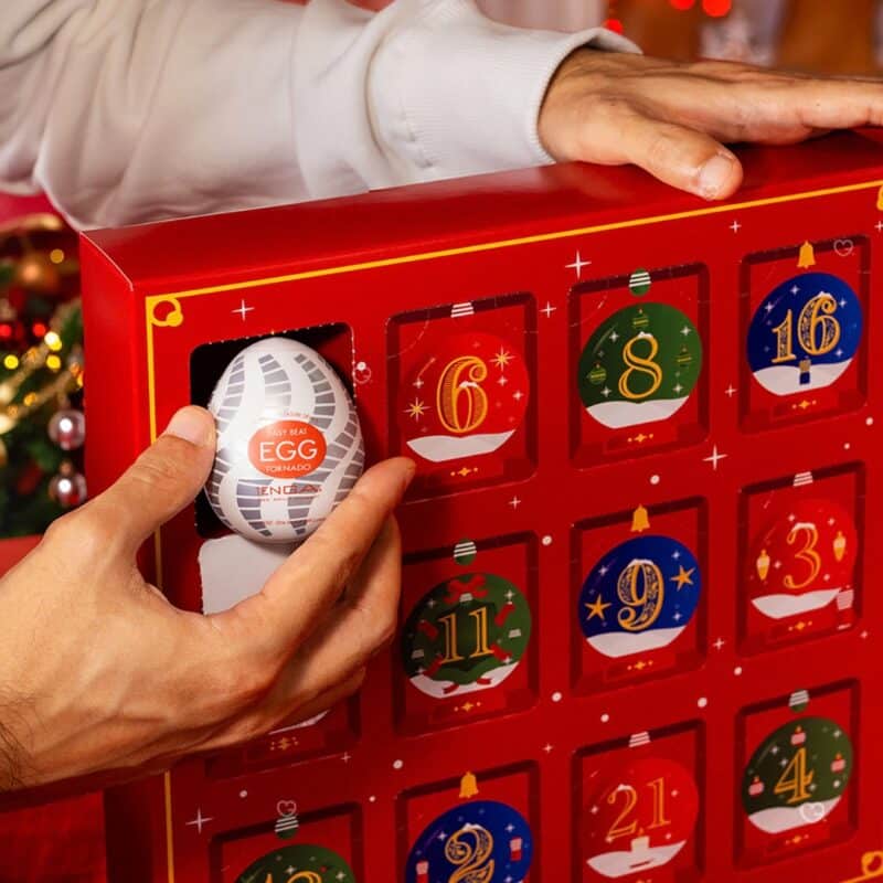 Öffnen eines nummerierten Türchens des Tenga Adventskalender 2026