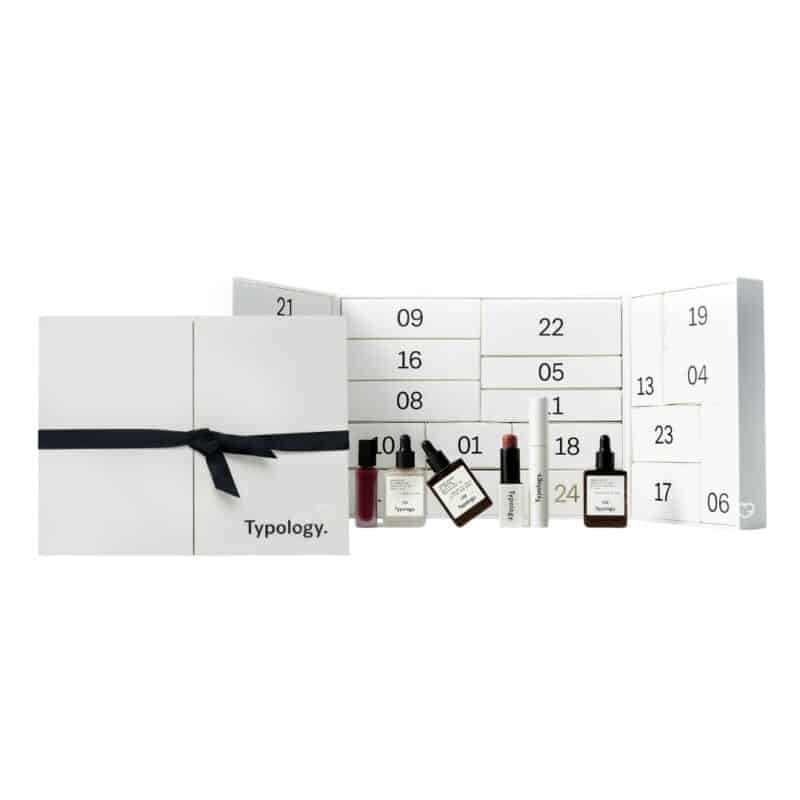 Typology Adventskalender 2026 geöffnet mit Seren und Lippenprodukten