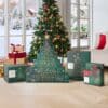 Yankee Candle Baum Adventskalender 2026 aufgebaut im weihnachtlichen Wohnzimmer