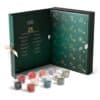 Yankee Candle Book Adventskalender 2026 aufgeklappt mit Türchen und Votivkerzen